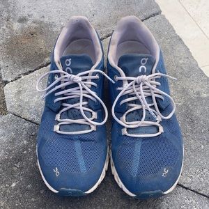 Size 9 On Cloud running shoes